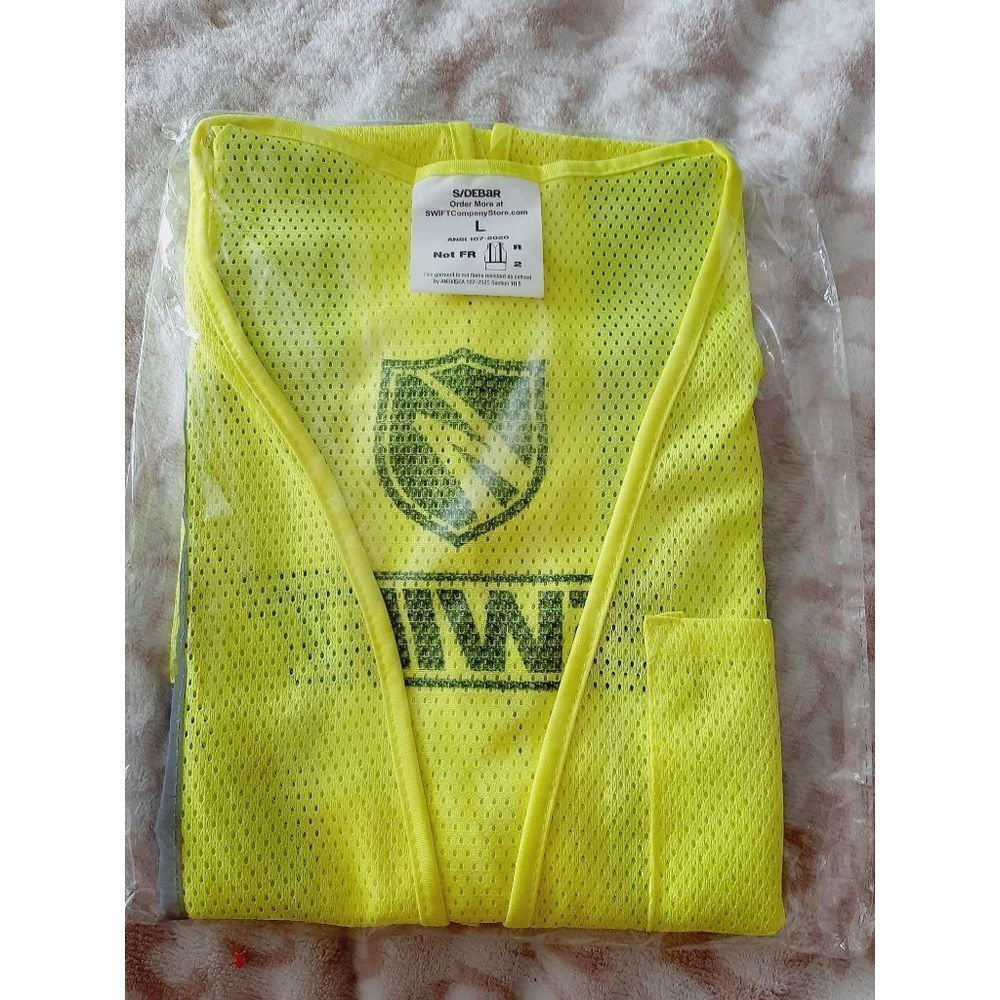 Swift trucking  NWT yellow full zip large safety vest Hunting Trucker Gear